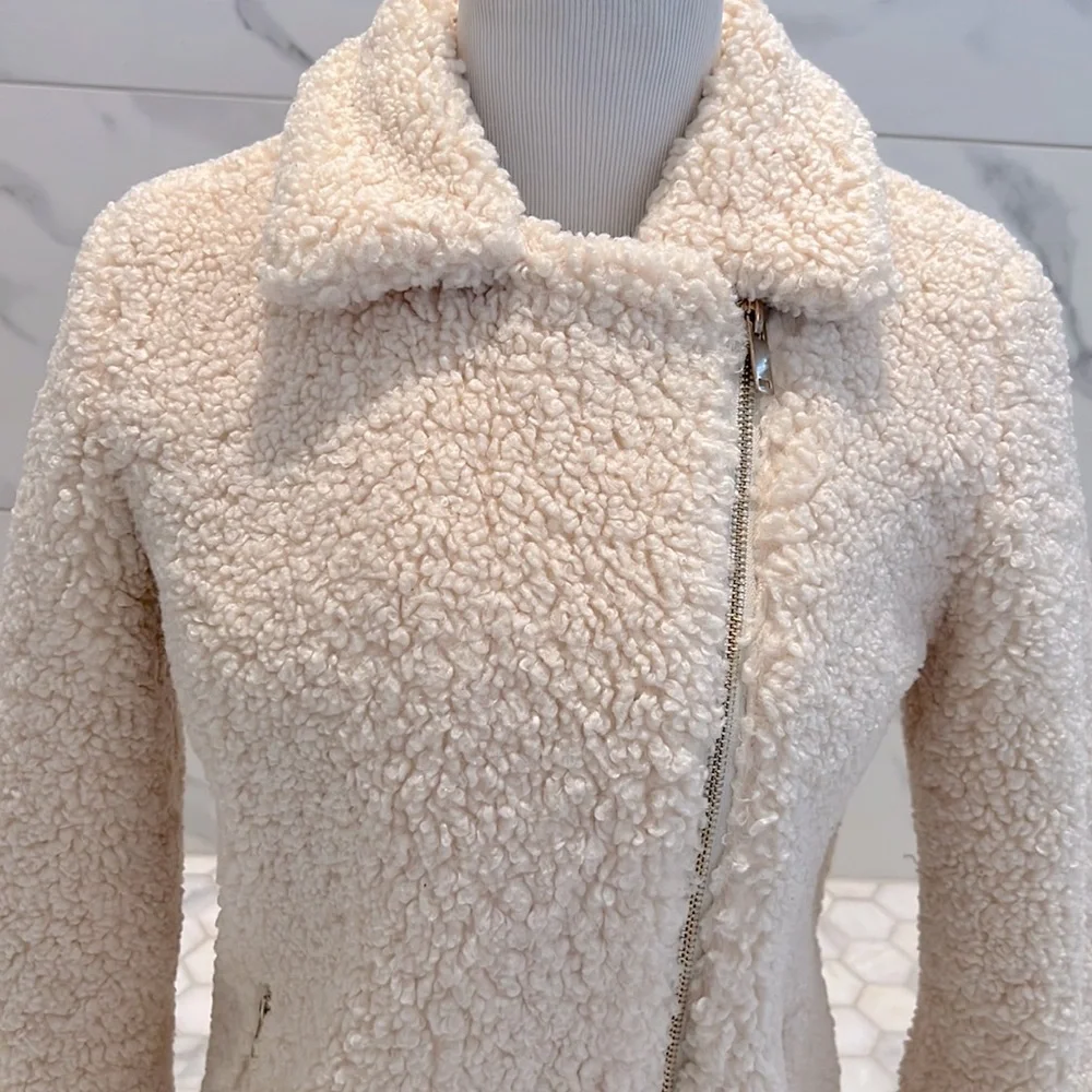 Forever 21 Cream Sherpa Jacket Girl’s Size 13/14